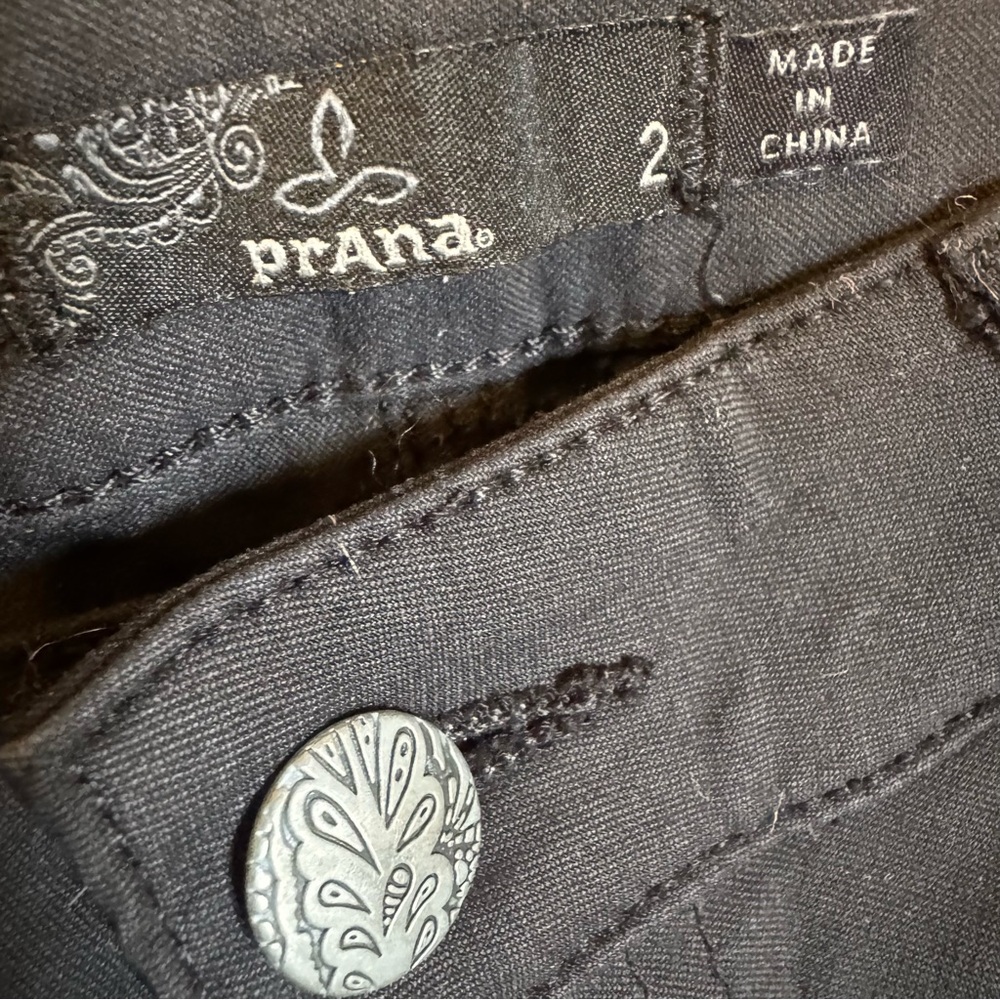 Women’s Prana hiking Black Cargo Pants - Picture 2 of 3